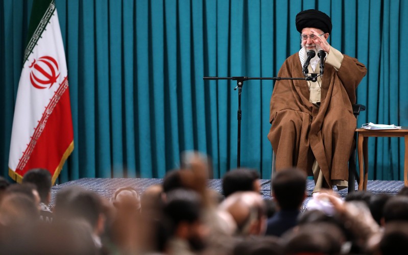 تأكيد قائد الثورة الإسلامية في لقاء التعبويين البعد العابر للحدود للتعبئة