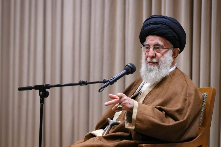 الإمام الخامنئي: قتل الأطفال دون تأنيب الضمير هو نتيجة العنصرية الصهيونية