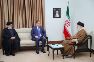 الإمام الخامنئي خلال لقاء مع رئيس وزراء العراق والوفد المرافق