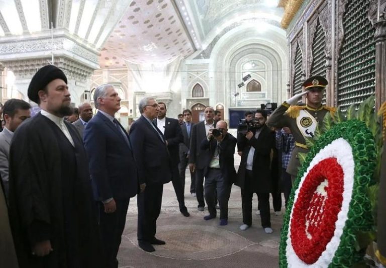 الرئيس الكوبي يزور مرقد الامام الخميني (رض)