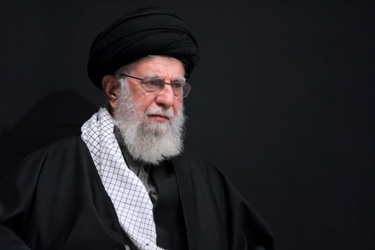 ​قائد الثورة الإسلاميّة معزّياً بشهادة جمع من زوار مزار الشهيد سليماني:
