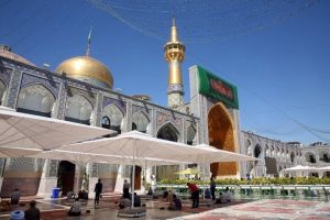 تجهيز وتركيب أكثر من 200 مظلة في صحون الحرم الرضوي الشريف