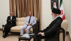 الإمام الخامنئي في لقاء مع رئيس وزراء باكستان والوفد المرافق
