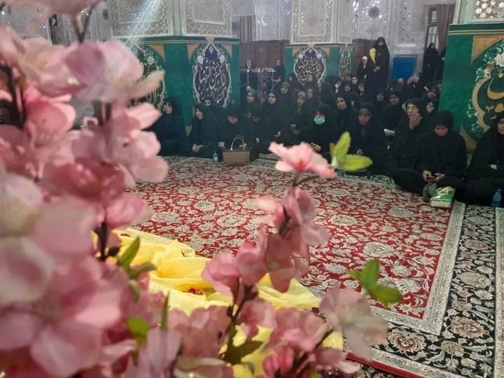 اجتماع النساء العربیات في الحرم الرضوي رکز على السيرة العلوية والفاطمية