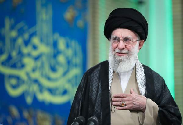 الإمام الخامنئي في لقاء مع العمّال