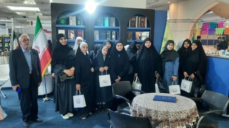 زيارة مجموعة من الطلبة السوريين من جامعة المصطفى العالمية، ومجمع السيدة زينب (ع) الحوزوي للطالبات السوريات ، لجناح قسم الشؤون الدولية