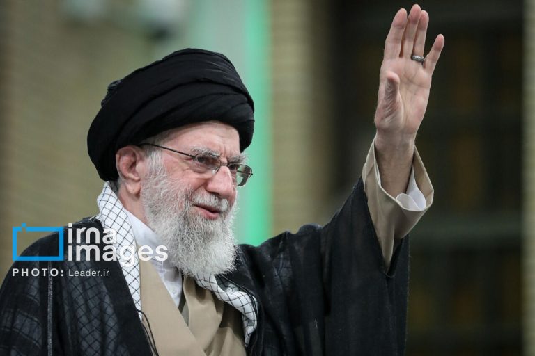قائد الثورة الاسلامية يشيد بجهود الرئيس بزشكيان المبذولة في مجال التعليم