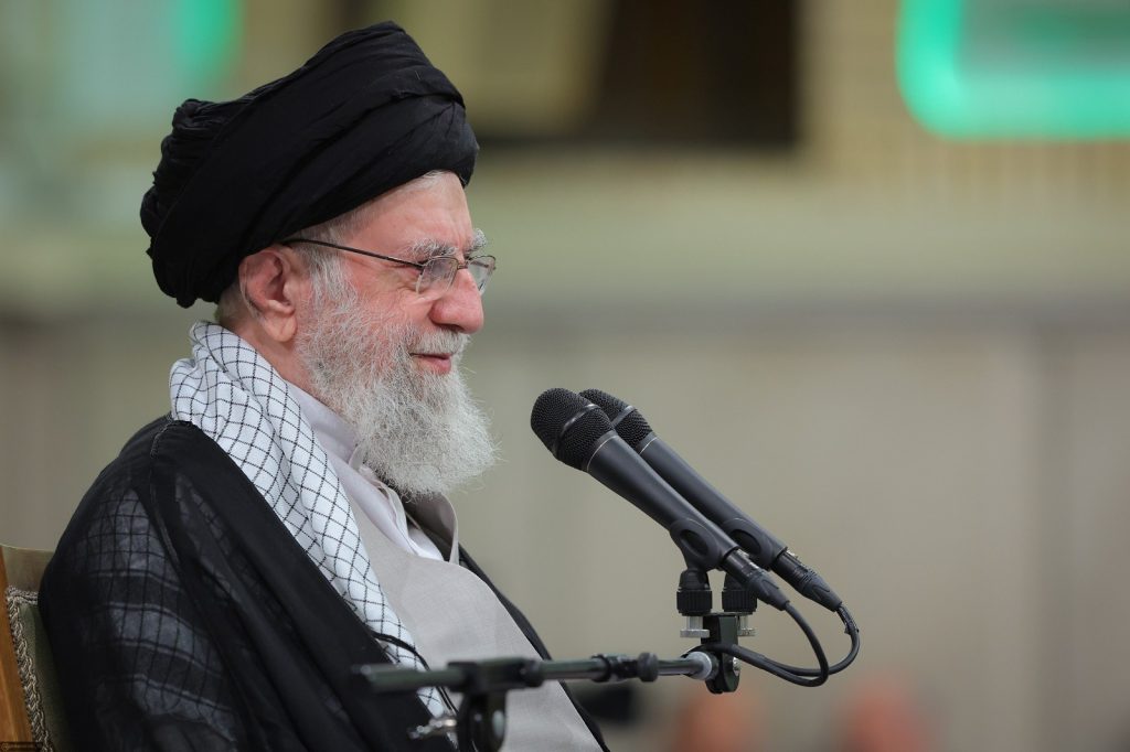 النص الكامل لكلمة الإمام الخامنئي في لقاء مع المعلّمين
