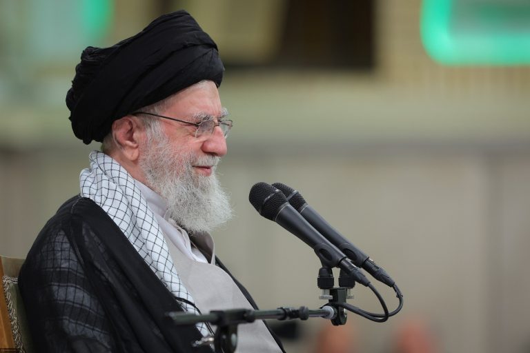 النص الكامل لكلمة الإمام الخامنئي في لقاء مع المعلّمين