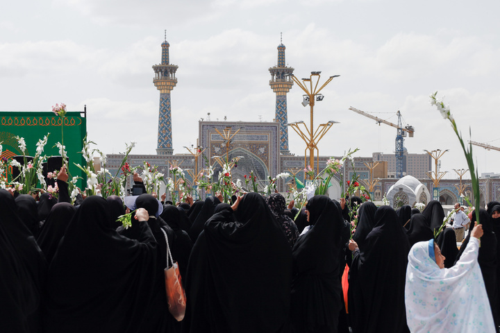 احتفلت فتيات مدينة الجنة بعيد ميلاد سيدة الكرامة(س)