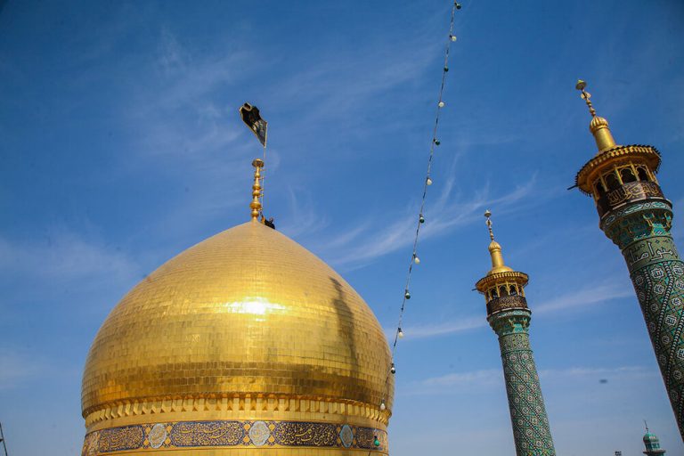بالصور/ العتبة المعصومية ترفع رايات الحداد إحياءً لذكرى شهادة الإمام الجواد (عليه السلام)