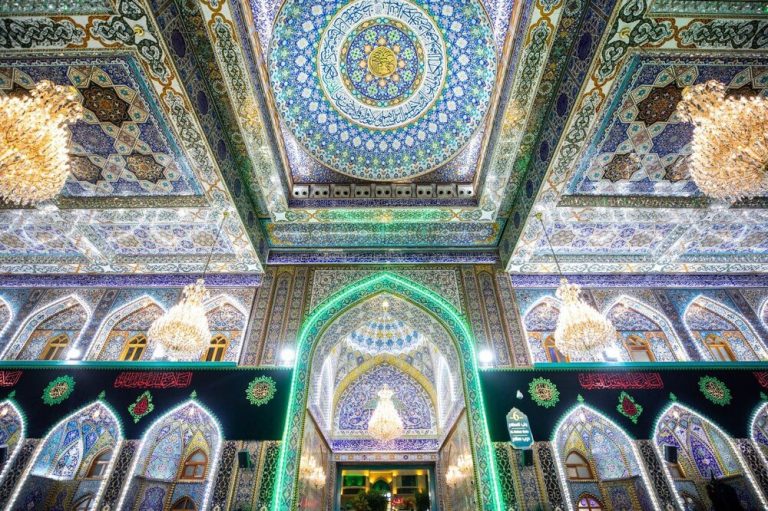بالصور/ مرقد الإمام الحسين (ع) يكتسي بالسواد إيذانًا بقدوم شهر المحرم الحرام