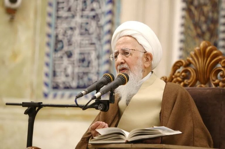 آية الله العظمى جوادي الآملي: يجب تعزيز الروابط الأسرية بعقد جلسات أسبوعية لتعميق معارف أهل البيت (ع)