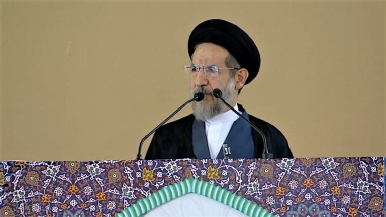 خطيب صلاة العيد بطهران : الإمام الخميني (رض) أحدث تحولا عظيما وواسعا في إيران