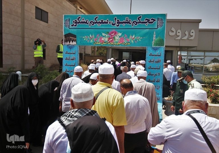 الحجاج الإيرانيون يعودون إلى البلاد عبر الحدود البرية مع العراق