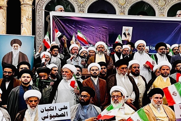 الحوزة العلمية في النجف تنظّم وقفة إحتجاجية مندِّدة بالعدوان الصهيوني