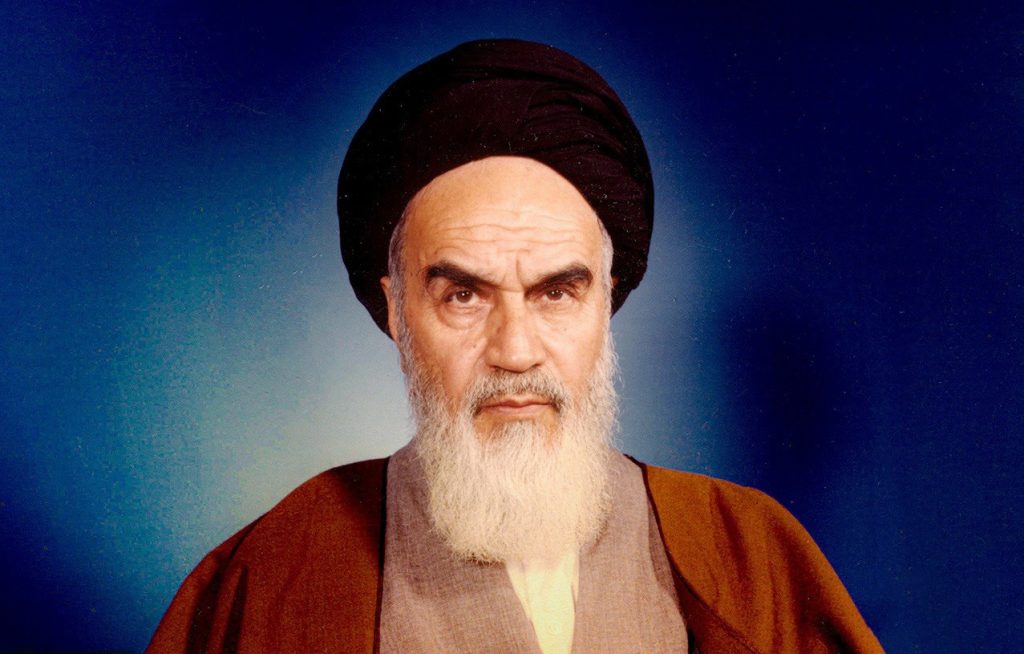 تعرّف على الإمام الخميني من الولادة إلى الرحيل