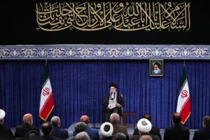 قائد الثورة الاسلامية: شعبنا سيحقق النصر بالتأكيد