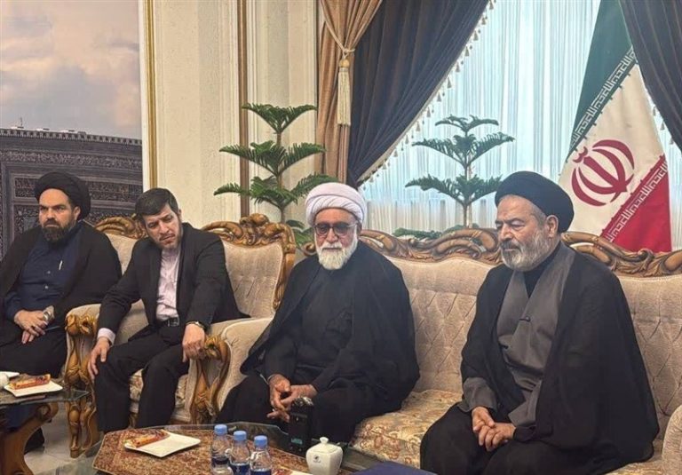 سادن العتبة الرضوية المقدسة يستقبل ممثل الولي الفقيه لشؤون الحج والزيارة