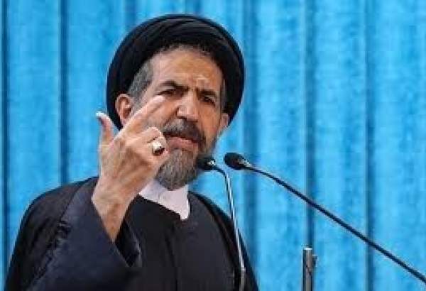 منبر الجمعة في طهران : يجب الحفاظ علی وحدة البلاد وتماسكها