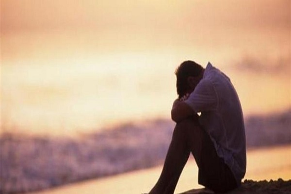 مَنِ اسْتَدامَ الْهَمَّ غَلَبَ عَلَيْهِ الْحُزْنَ