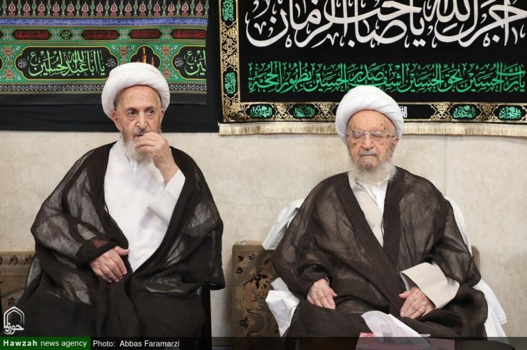 صور/ إقامة مراسم العزاء بمناسبة يوم عاشوراء في مقرّات المراجع الدينية بمدينة قم المقدسة