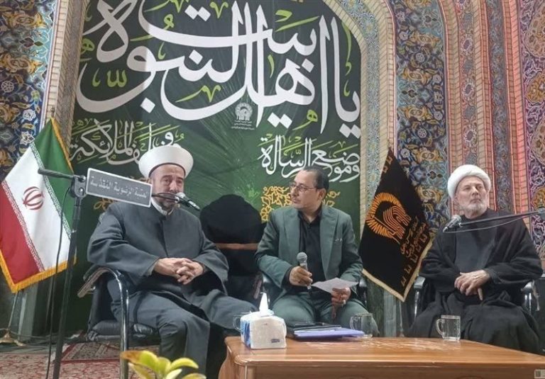 إقامة مراسم « حوار بين عالِمَين» الروحانية و العلمية في الحرم الرضوي الشريف