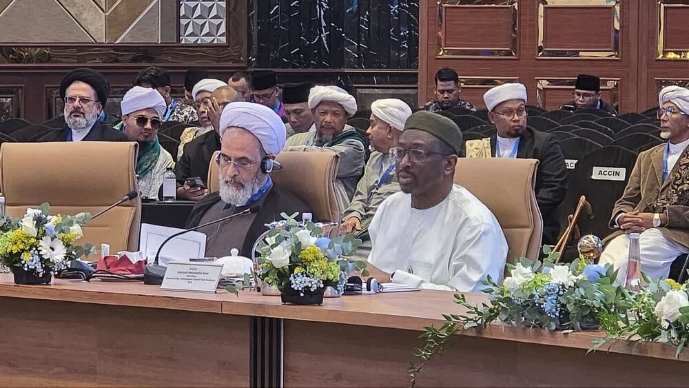 حضور آية الله الأعرافي في المؤتمر الدولي للقادة الدينيين بماليزيا