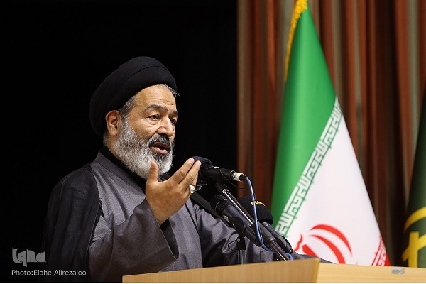 على الزائرين الإيرانيين في الأربعين الحسيني أن يكونوا سفراء للوحدة