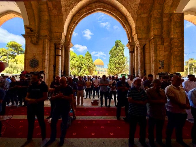 40 ألفًا يُؤدون صلاة الجمعة في المسجد الأقصى