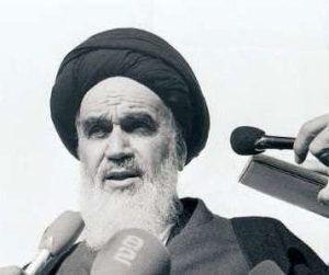ينبغي لوسائل الإعلام القيام بدور المربي في المجتمع