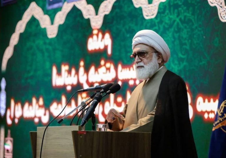 سادن العتبة الرضوية المقدسة : لا يحق لأحد أن يزعزع وحدة الشعب في مواجهة العدو