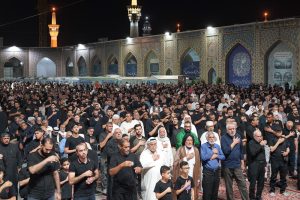 إحياء ليلة الأربعين الحسيني بمراسم عزاء حاشدة للزائرين العرب في الحرم الرضوي