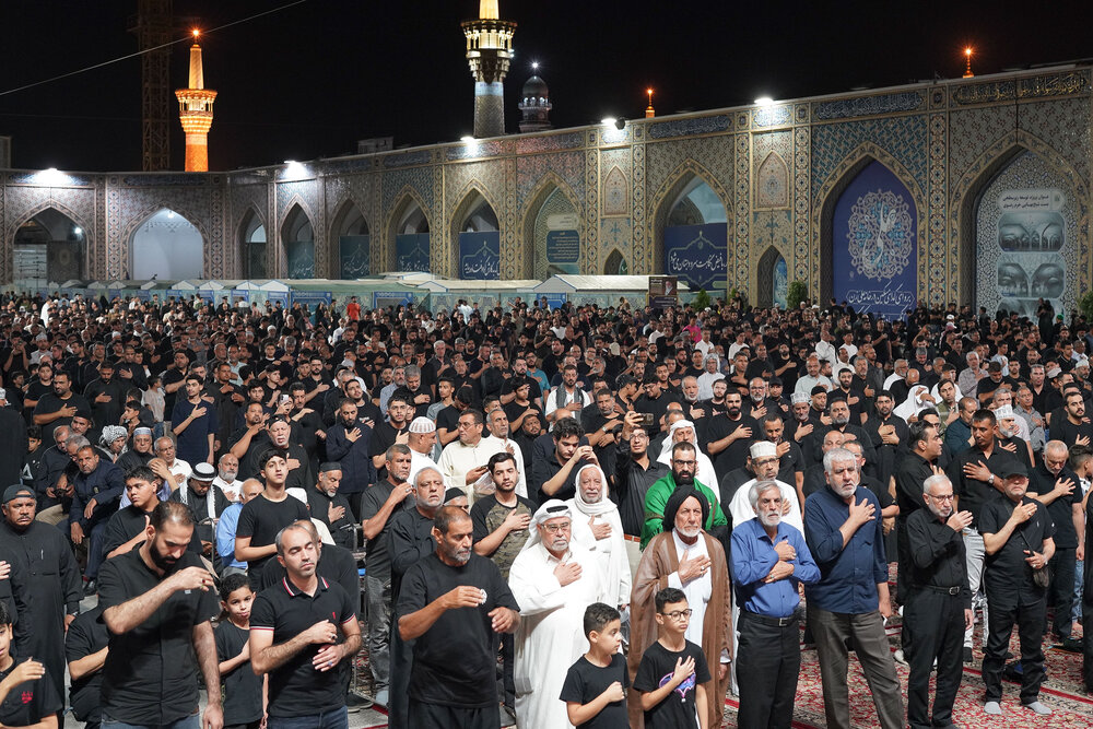إحياء ليلة الأربعين الحسيني بمراسم عزاء حاشدة للزائرين العرب في الحرم الرضوي