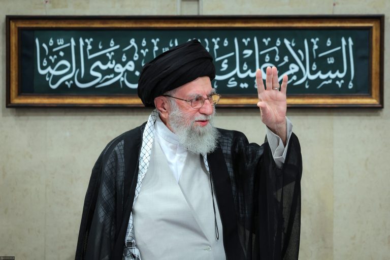 مشاركة قائد الثورة الإسلامية وإلقاء كلمة في مراسم عزاء استشهاد الإمام الرضا (عليه السلام)
