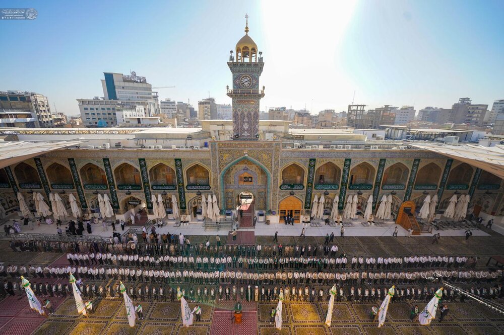 رَفْع راية البهجة والمسرة في الصحن الحيدري احتفاءً بمولد النبي محمد (ص) والإمام الصادق (ع)