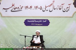 آية الله العظمى السبحاني يؤكد أن "حُبّ النبي" ليس بدعة بل من أصول الإسلام.. ويدعو العلماء إلى "الهجرة" من مراكز العلم لتبليغ الدين