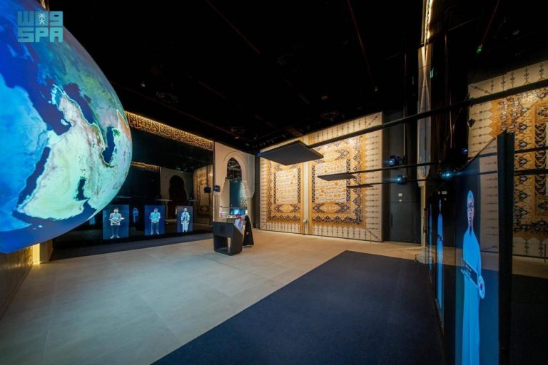 متحف القرآن بمكة المكرمة يقدّم تجربة تفاعلية تحاكي نزول الوحي + صور