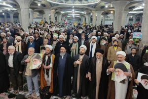 اجتماع حاشد في المدرسة الفيضية بقم إحياءً لذكرى "9 دي".. تجديد البيعة ورفض الفتنة