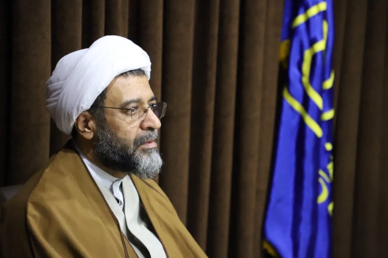 المرحوم الميرزا النائيني لم يكن يفصل السياسة عن الفقاهة