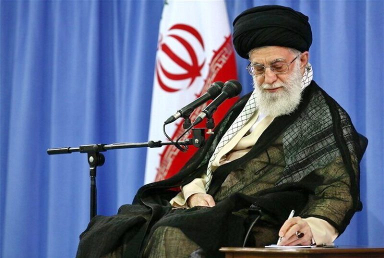 الامام الخامنئي يعزي في وفاة شقيق آية الله السيستاني