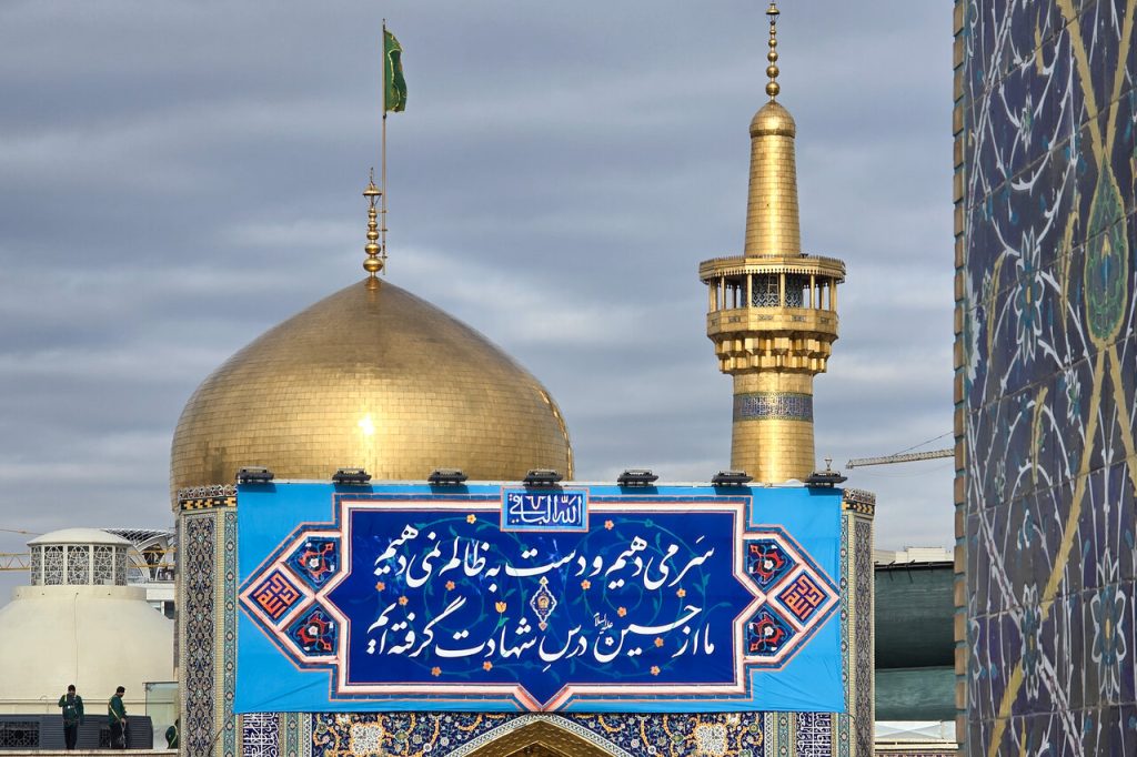 صور/ العتبة الرضوية المقدسة تتوشح بحلّةٍ قشيبةٍ احتفاءً بالولادات الشعبانية الميمونة