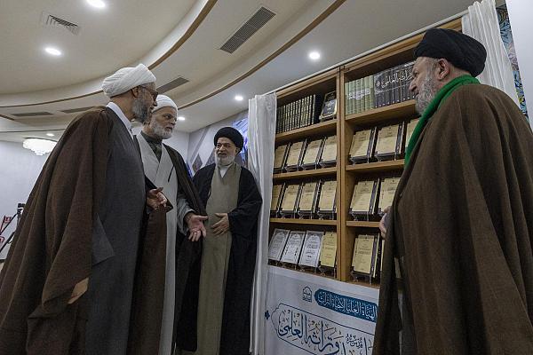 سماحة السيد الصافي يزيح الستار عن موسوعتي المناهل والسيد المجاهد