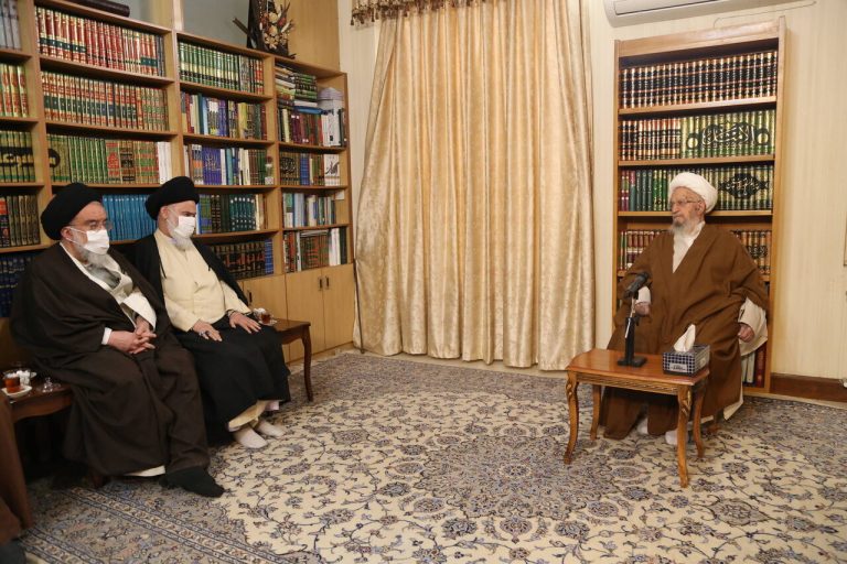 آية الله العظمى مكارم الشيرازي: سقط القناع عن وجوه المثيرين للشغب.. ضرورة تحرك الحكومة والبرلمان للسيطرة على الغلاء