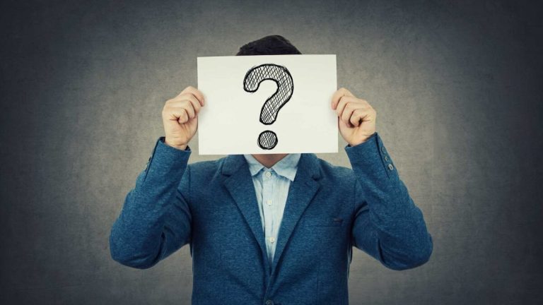 كيف يمكن للأسرة أن تمنع أزمة الهوية لدى المراهقين؟