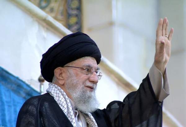 الامام الخامنئي يتبرع بـ 5 مليارات تومان للإفراج عن السجناء المعسرين