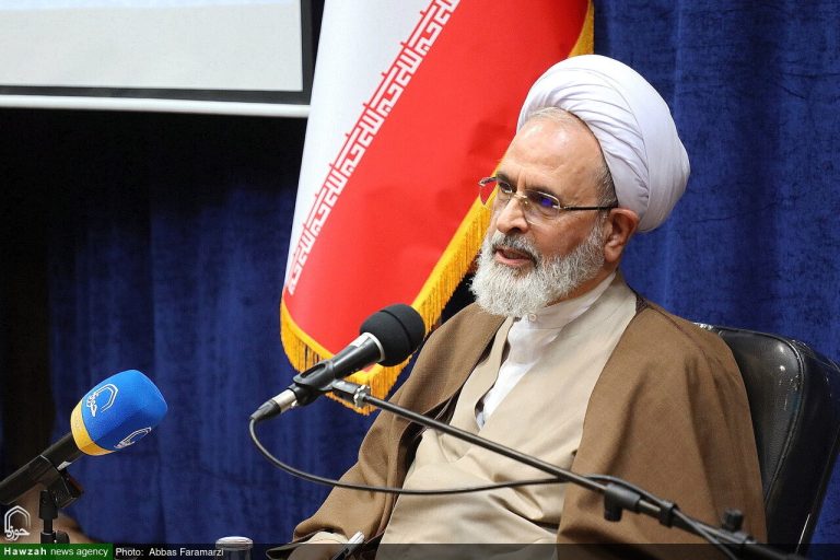 آية اللّه الأعرافيّ: الدين اليوم بحاجةٍ إلى العالم المجاهد.. التبليغ هو المهمّة الأساسيّة للحوزة في الظروف الخطيرة الراهنة