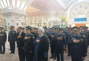 قائد وكبار مسؤولي القوة الجوية يجددون العهد مع مبادئ الإمام الخميني (رض)