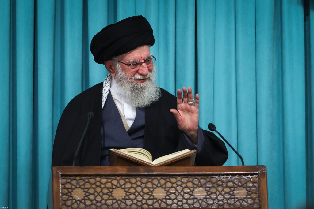 تقرير مصور .. الامام الخامئني يرعى محفل الأنس بالقرآن