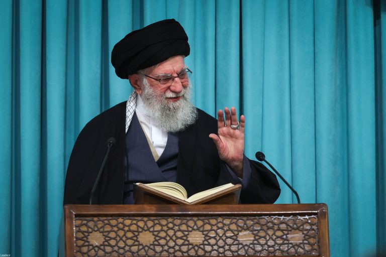 تقرير مصور .. الامام الخامئني يرعى محفل الأنس بالقرآن